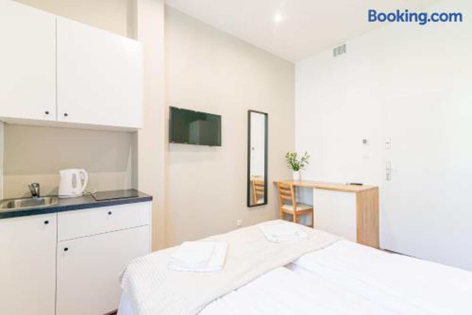 Basic Triple Room with Shared Bathroom Basic Triple Room with Shared Bathroom